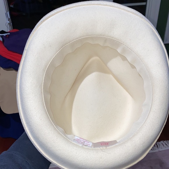 JLO 100% Wool Hat With Flower - Picture 4 of 6